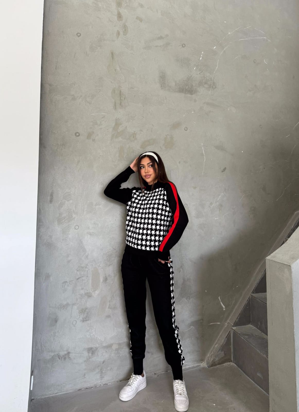 Zweiteiler aus Pullover und Hose