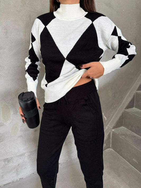Zweiteiler aus Pullover und Hose