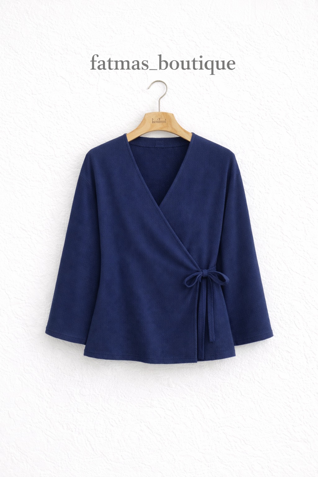 Elegantes Wickeloberteil mit Bindegürtel