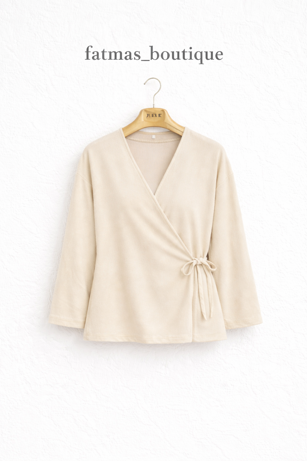 Elegantes Wickeloberteil mit Bindegürtel