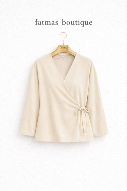 Elegantes Wickeloberteil mit Bindegürtel