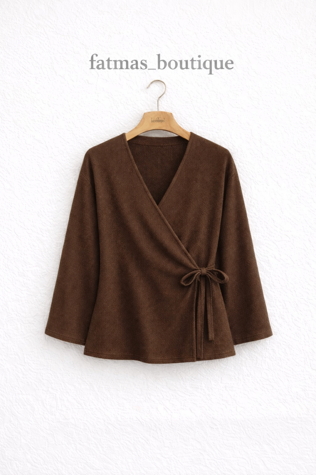 Elegantes Wickeloberteil mit Bindegürtel