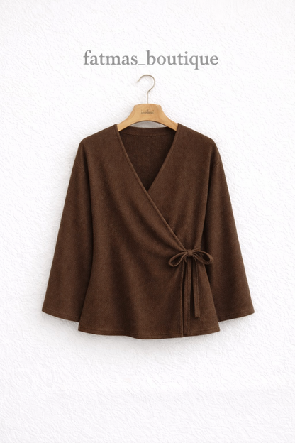 Elegantes Wickeloberteil mit Bindegürtel