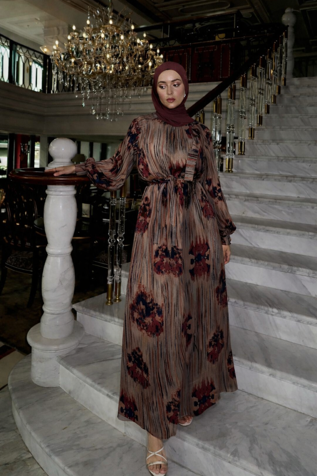 Viskon Maxikleid mit Bindegürtel – Fließend & Elegant