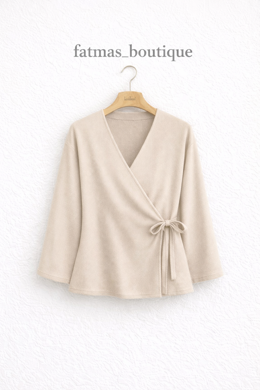 Elegantes Wickeloberteil mit Bindegürtel