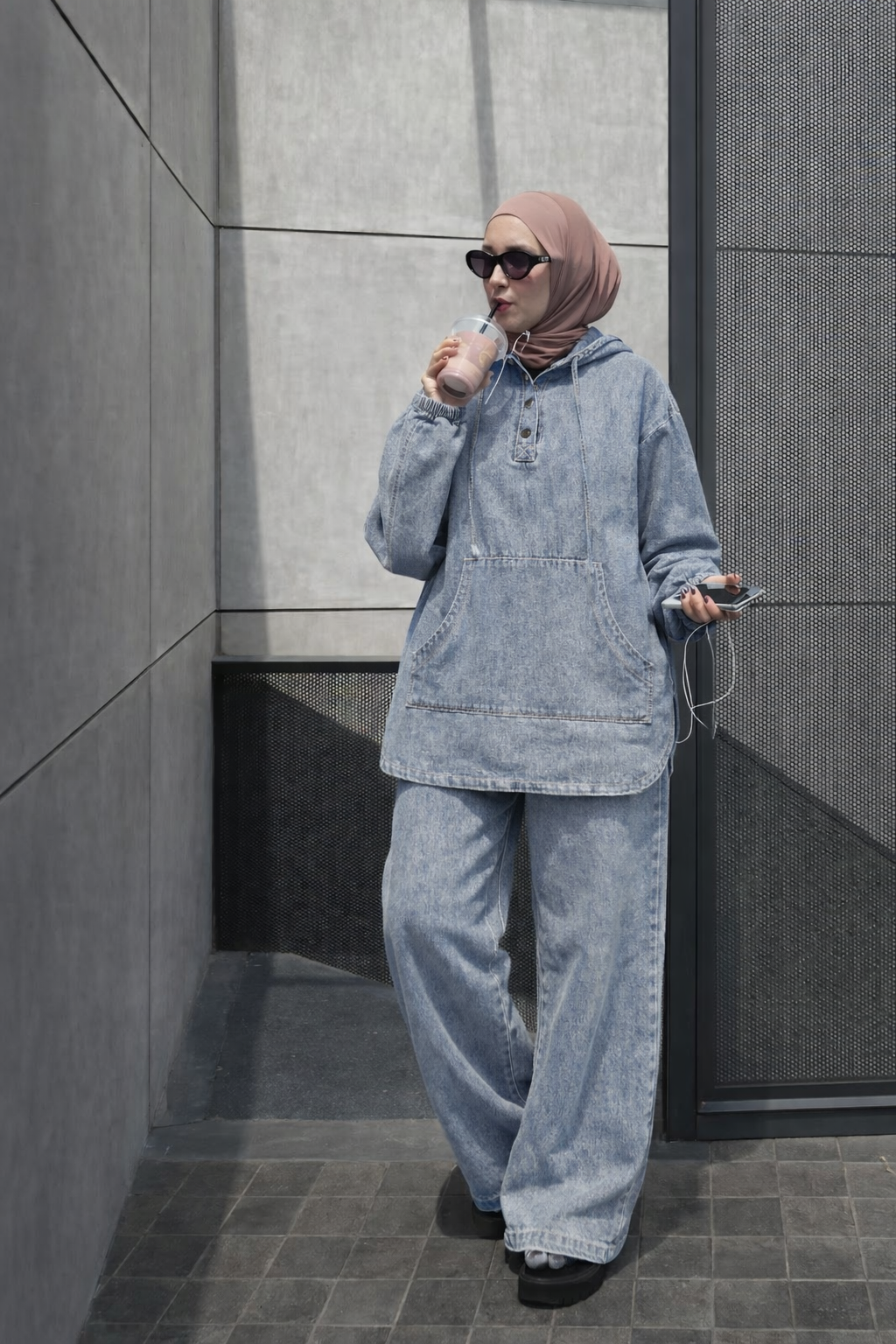 Oversized Denim Zweiteiler – Lässiges Hoodie-Set